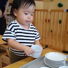 2歳モンテッソーリ教育片付け